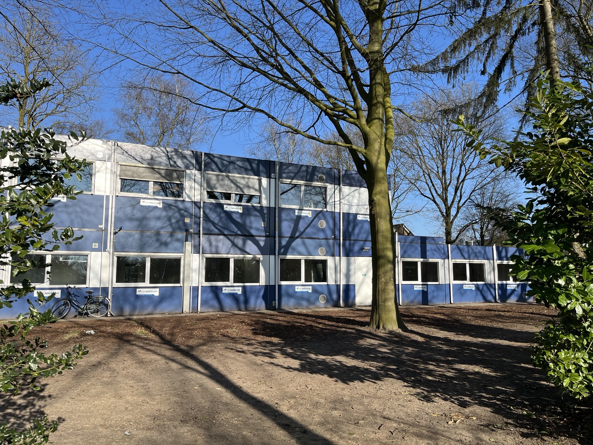 De tijdelijke noodlokalen in het Leeuwerikpark